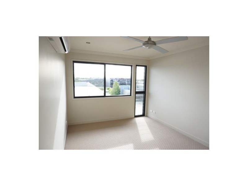 4/1914 Creek Rd The Courtyards East Village, Cannon Hill QLD 4170