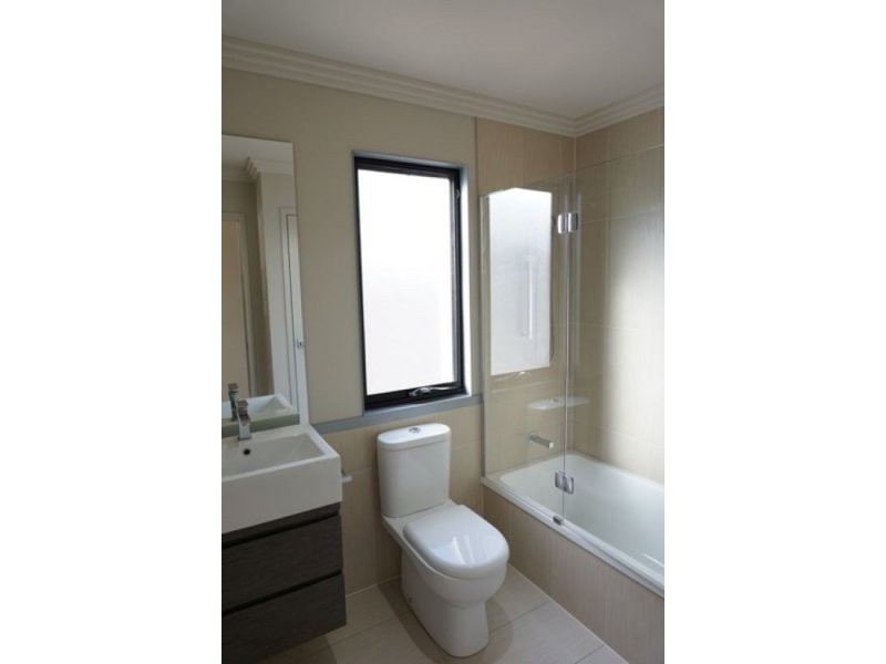 4/1914 Creek Rd The Courtyards East Village, Cannon Hill QLD 4170
