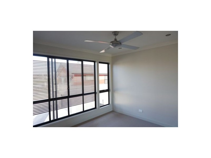 4/1914 Creek Rd The Courtyards East Village, Cannon Hill QLD 4170
