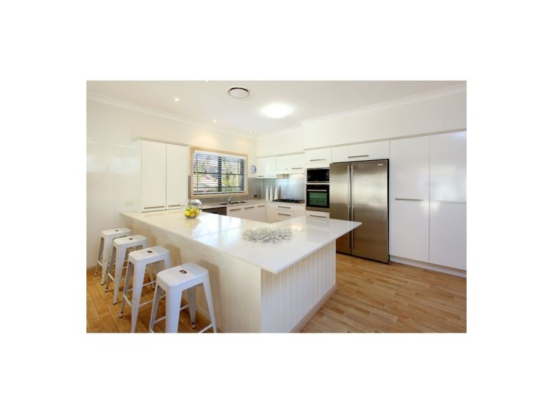 22 St Andrews Cres, Carindale QLD 4152