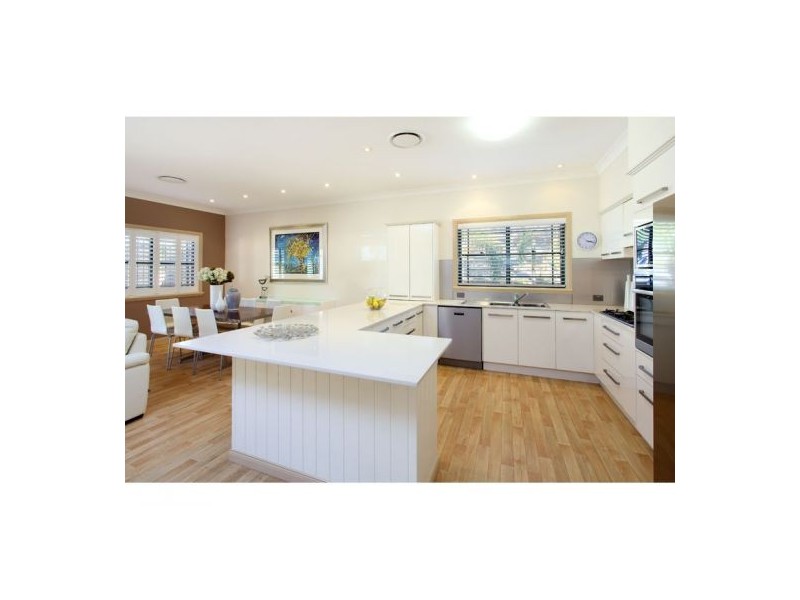 22 St Andrews Cres, Carindale QLD 4152