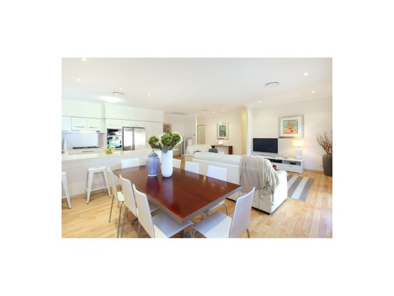 22 St Andrews Cres, Carindale QLD 4152