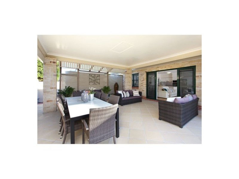 22 St Andrews Cres, Carindale QLD 4152