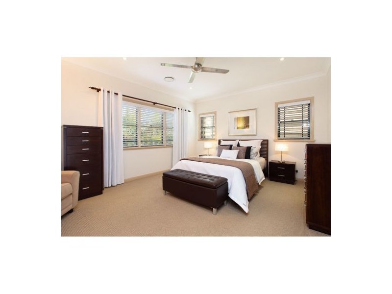 22 St Andrews Cres, Carindale QLD 4152
