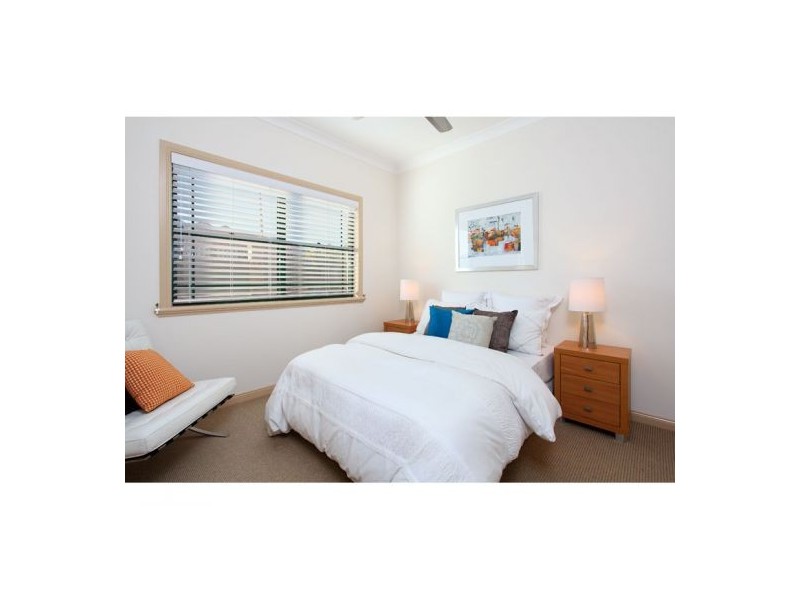 22 St Andrews Cres, Carindale QLD 4152