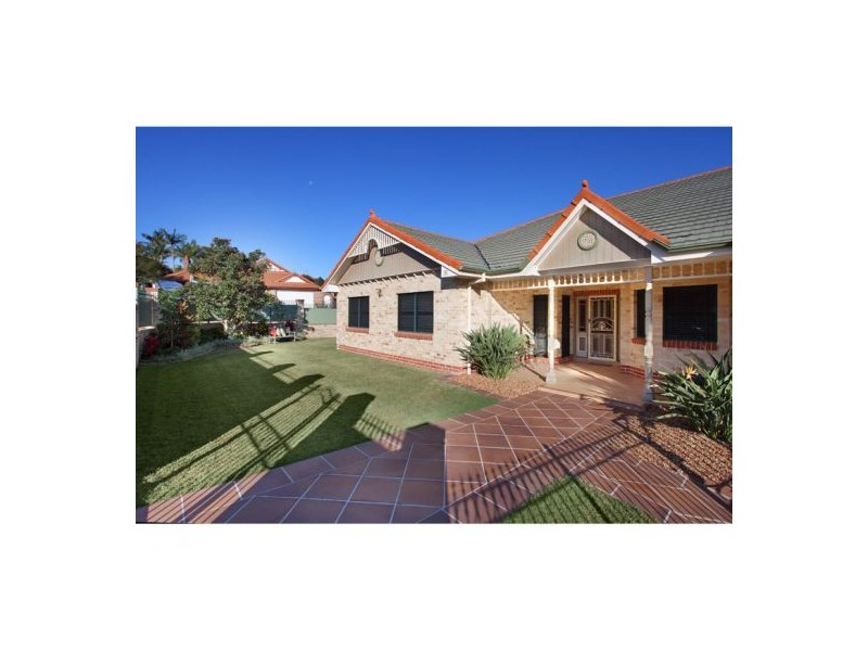 22 St Andrews Cres, Carindale QLD 4152