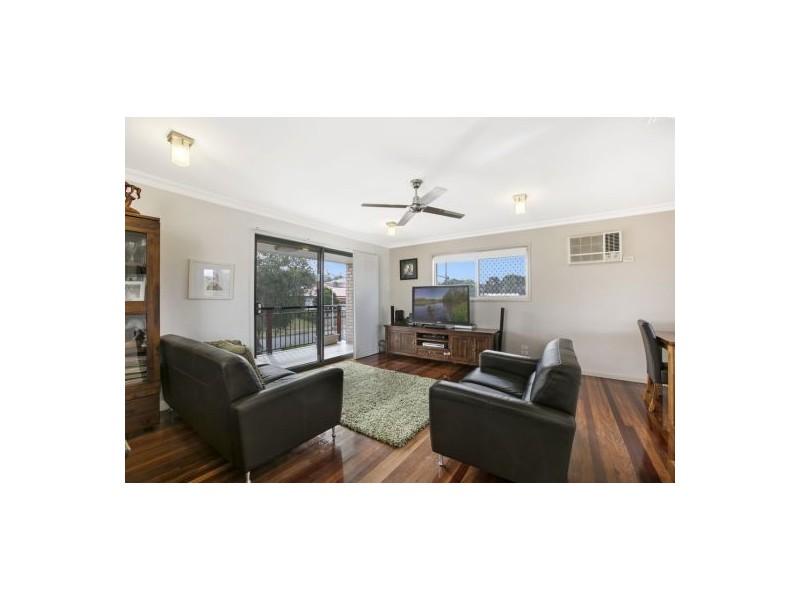 33 Honeysuckle Street, Mansfield QLD 4122