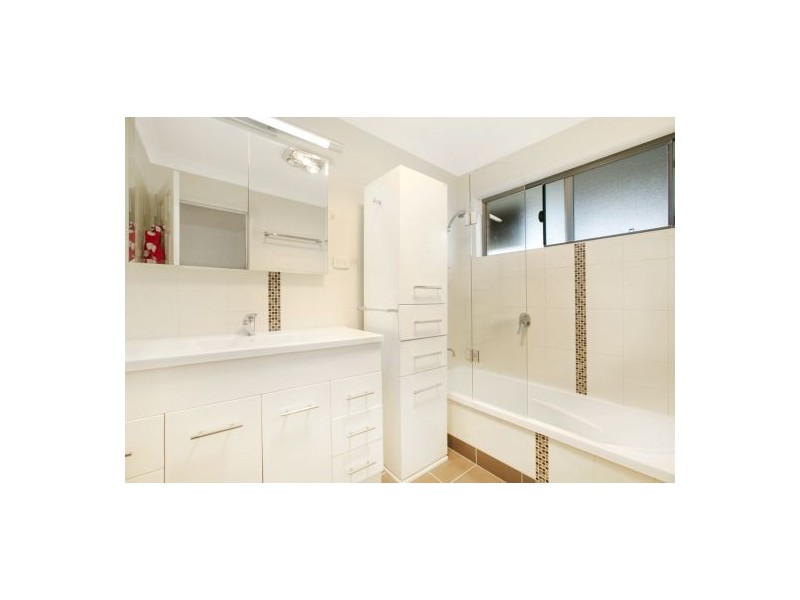 33 Honeysuckle Street, Mansfield QLD 4122