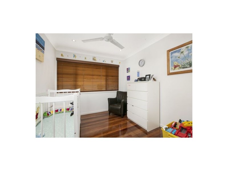 33 Honeysuckle Street, Mansfield QLD 4122