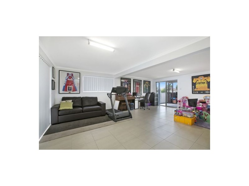 33 Honeysuckle Street, Mansfield QLD 4122