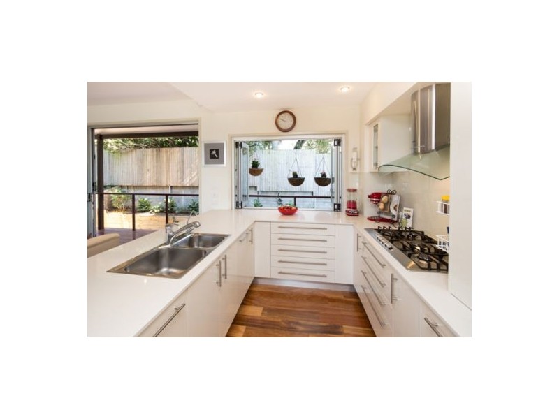 6B Hanworth Street, East Brisbane QLD 4169