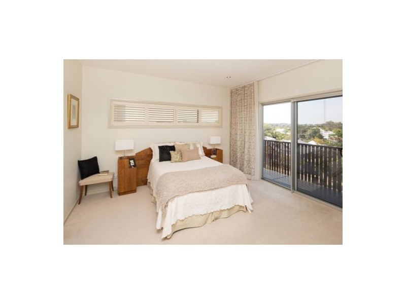 6B Hanworth Street, East Brisbane QLD 4169