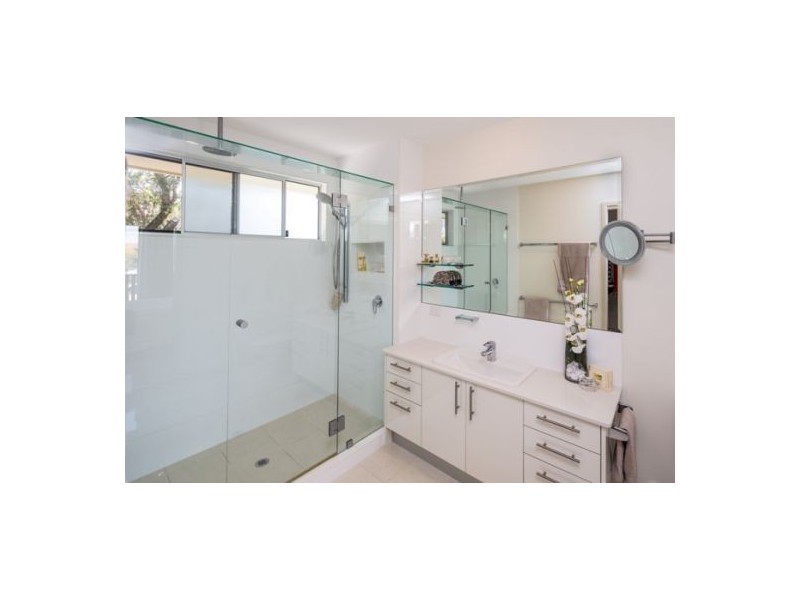 6B Hanworth Street, East Brisbane QLD 4169