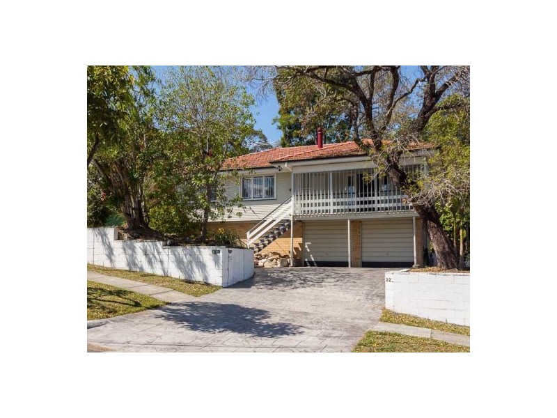 32 Long Street, Camp Hill QLD 4152