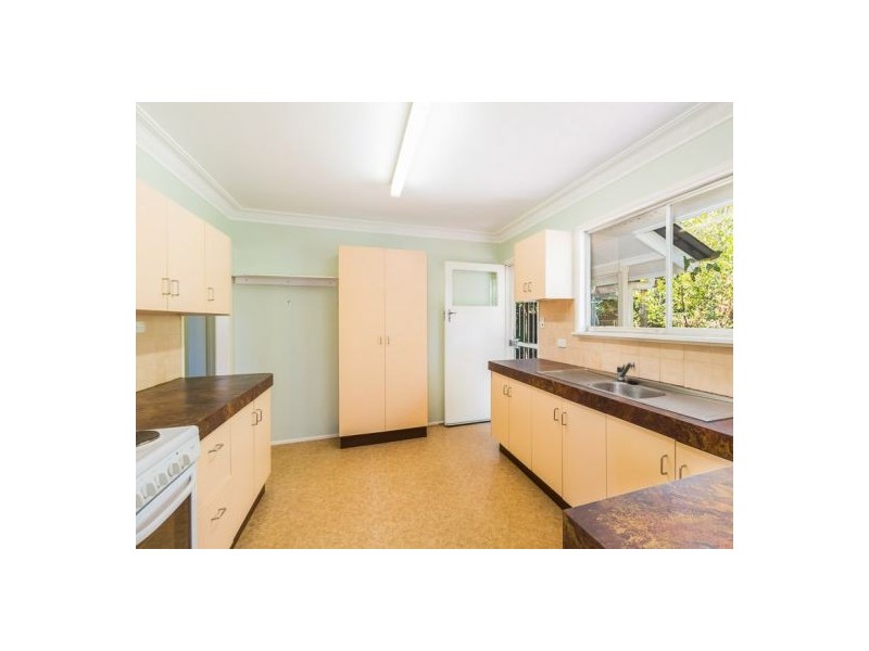 32 Long Street, Camp Hill QLD 4152