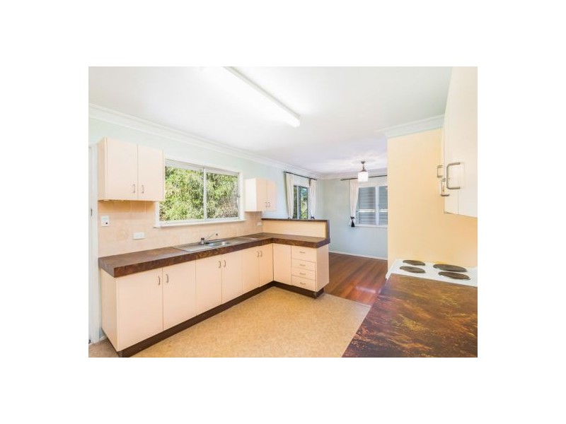 32 Long Street, Camp Hill QLD 4152