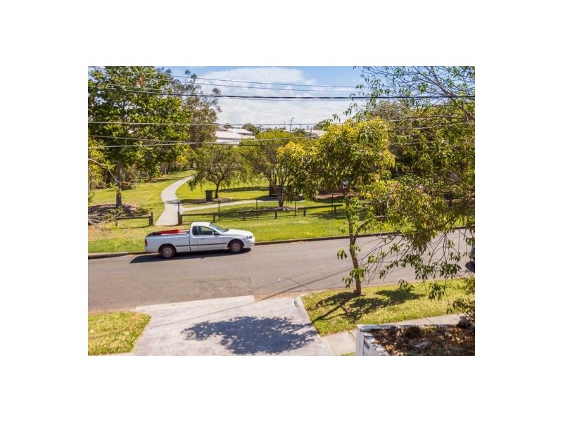 32 Long Street, Camp Hill QLD 4152