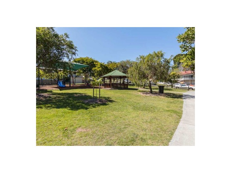 32 Long Street, Camp Hill QLD 4152