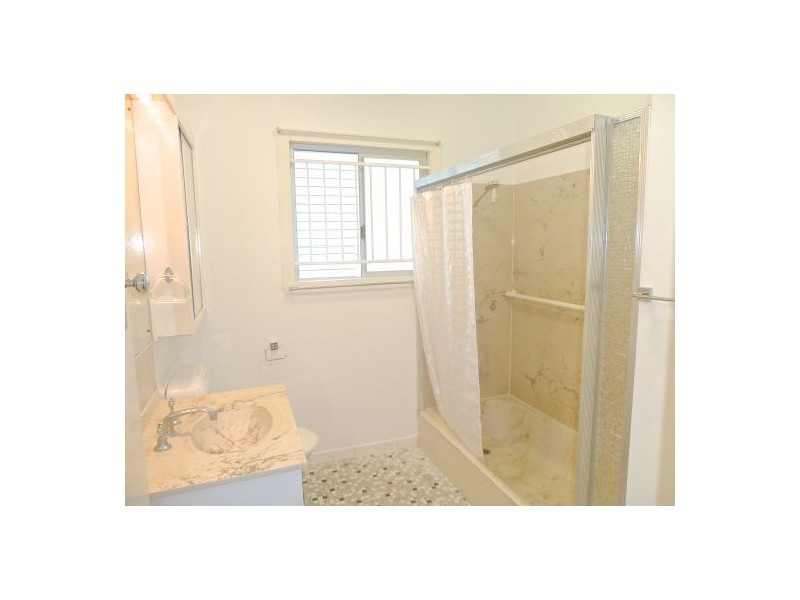 61 Arrol, Camp Hill QLD 4152