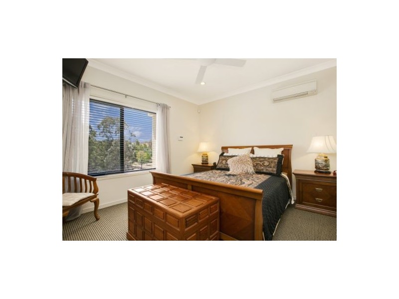 26 Amersham Crescent, Carindale QLD 4152