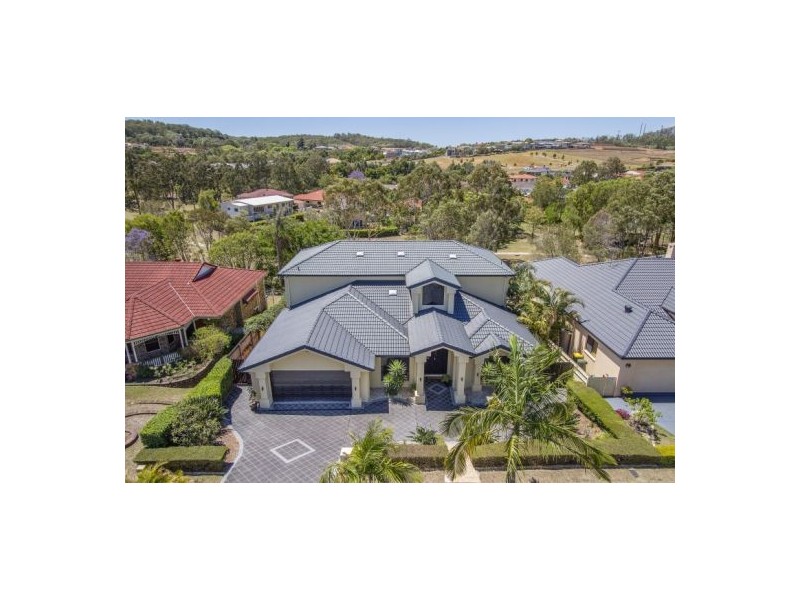 26 Amersham Crescent, Carindale QLD 4152