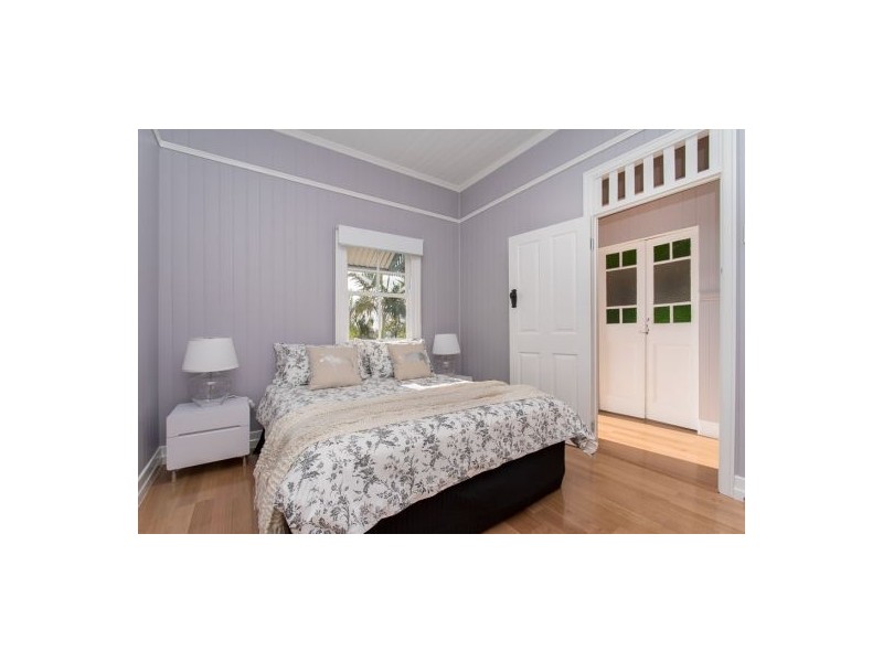 24 Boundary Road, Camp Hill QLD 4152