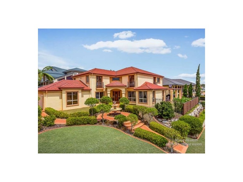 10 Golden Oak Crescent, Carindale QLD 4152