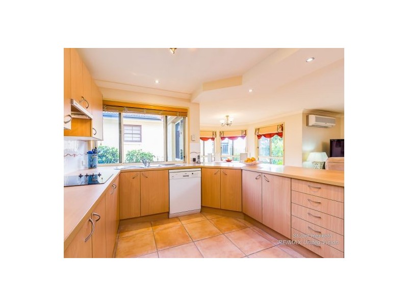 10 Golden Oak Crescent, Carindale QLD 4152