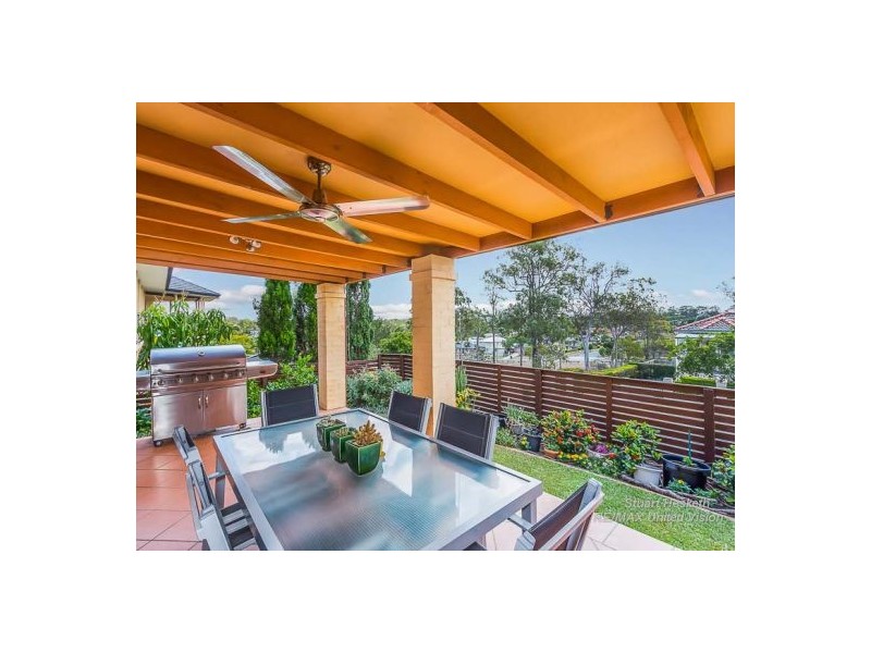 10 Golden Oak Crescent, Carindale QLD 4152