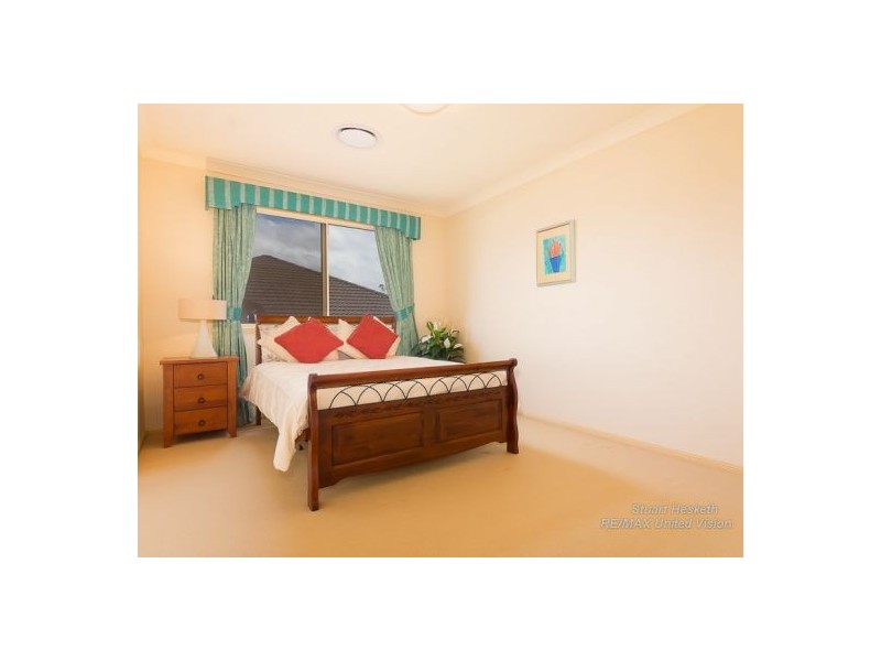 10 Golden Oak Crescent, Carindale QLD 4152