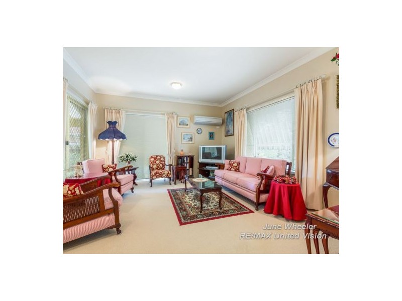 8 Flame Tree Crescent, Carindale QLD 4152