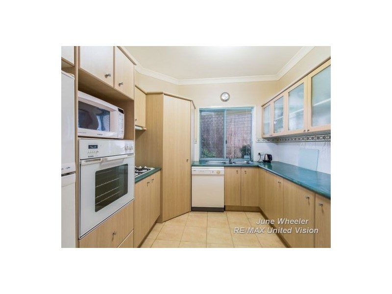 8 Flame Tree Crescent, Carindale QLD 4152