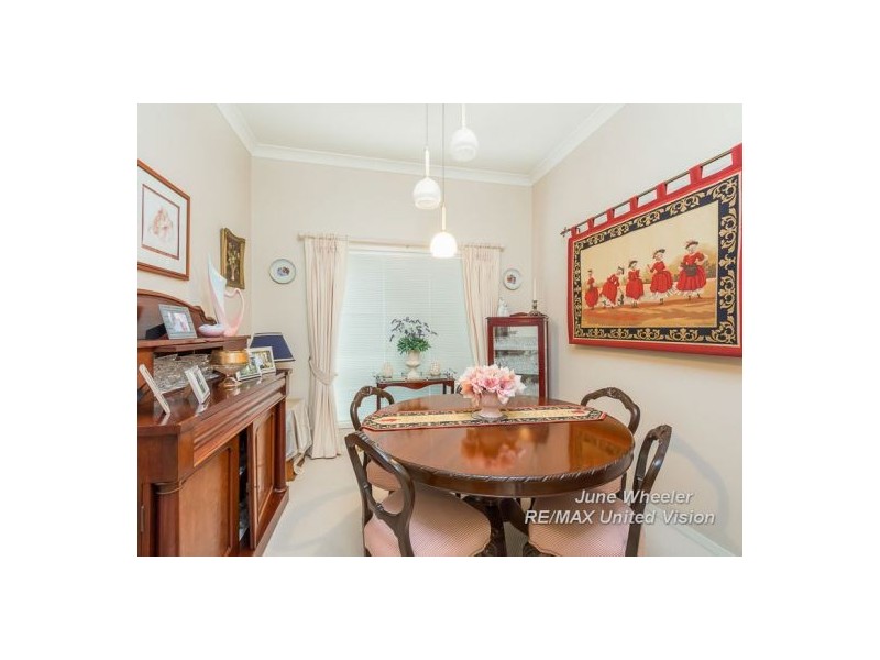 8 Flame Tree Crescent, Carindale QLD 4152