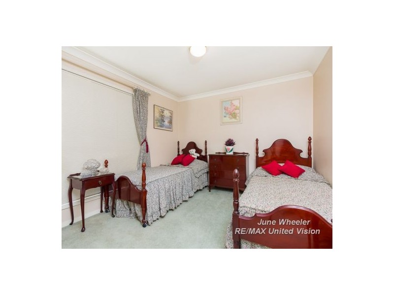 8 Flame Tree Crescent, Carindale QLD 4152