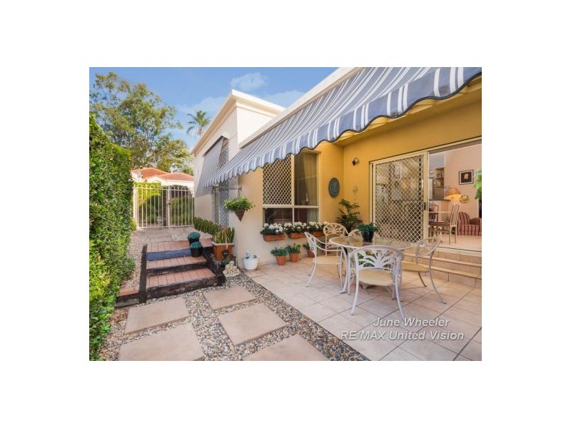 8 Flame Tree Crescent, Carindale QLD 4152