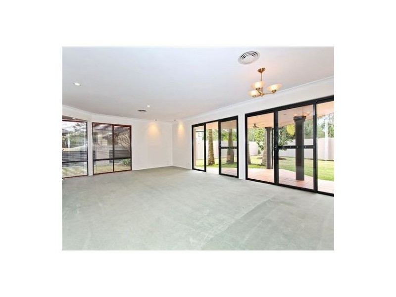 10 Lydstep Court, Carindale QLD 4152