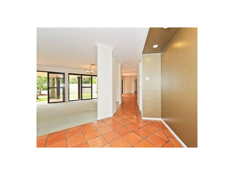 10 Lydstep Court, Carindale QLD 4152