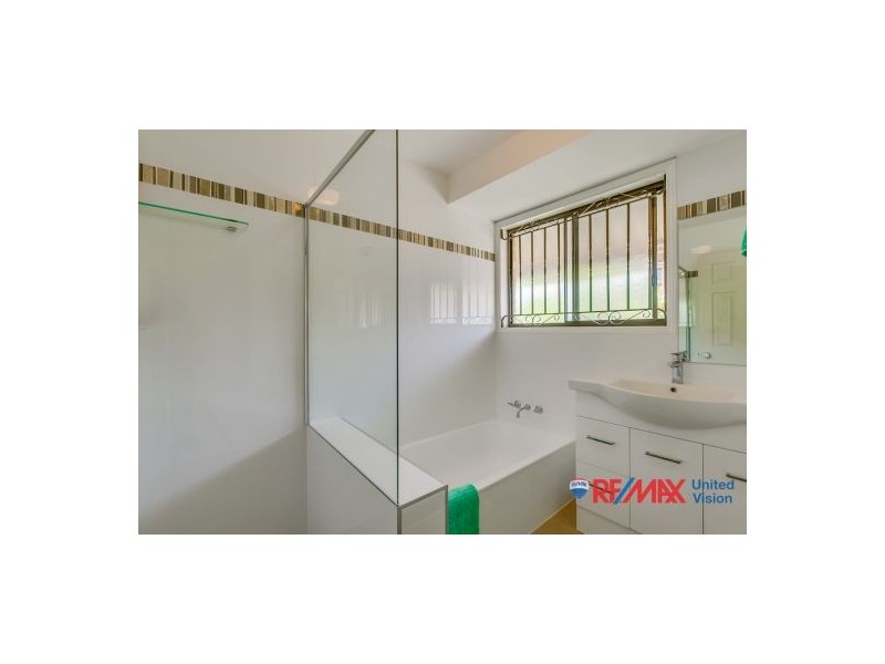 5 Caldicot Place, Carindale QLD 4152