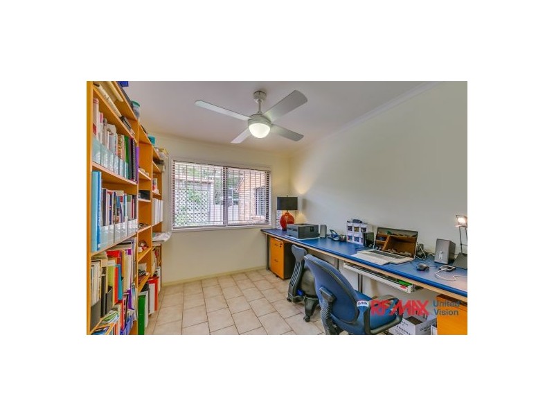 5 Caldicot Place, Carindale QLD 4152