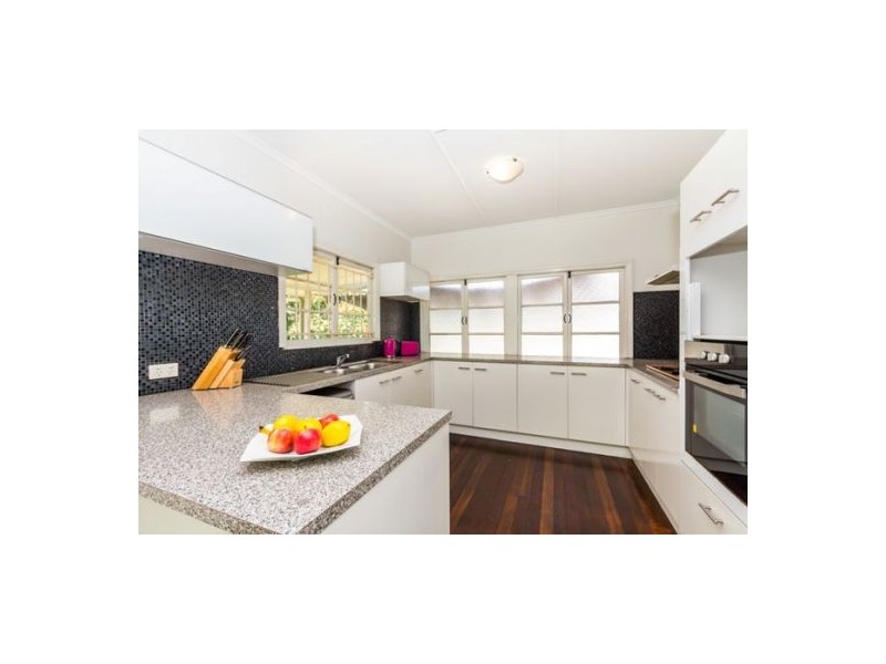 112 Martha Street, Camp Hill QLD 4152