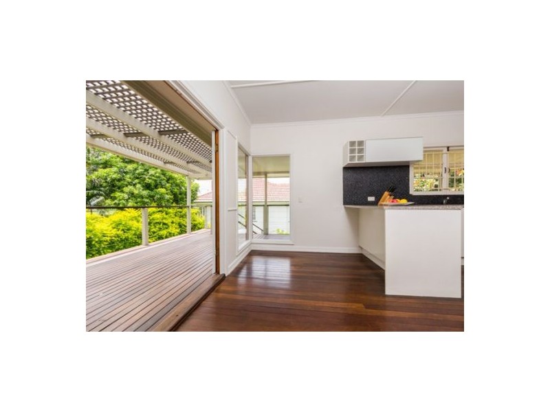 112 Martha Street, Camp Hill QLD 4152