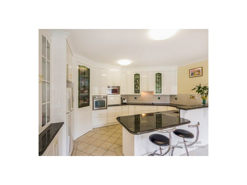 11 Sumner Place, Carindale QLD 4152