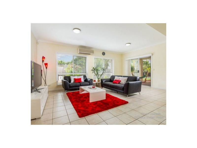 11 Sumner Place, Carindale QLD 4152