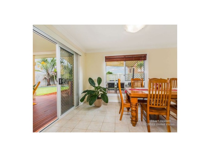 11 Sumner Place, Carindale QLD 4152