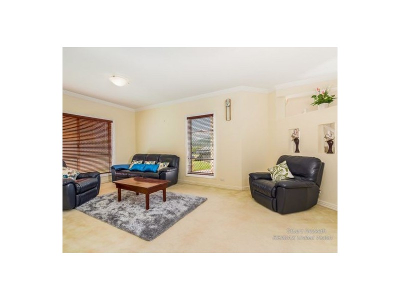 11 Sumner Place, Carindale QLD 4152