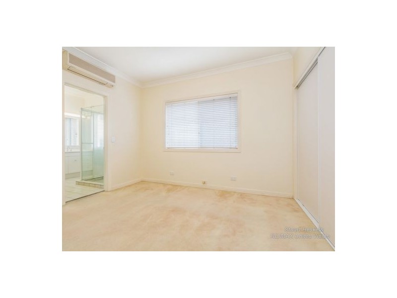 11 Sumner Place, Carindale QLD 4152