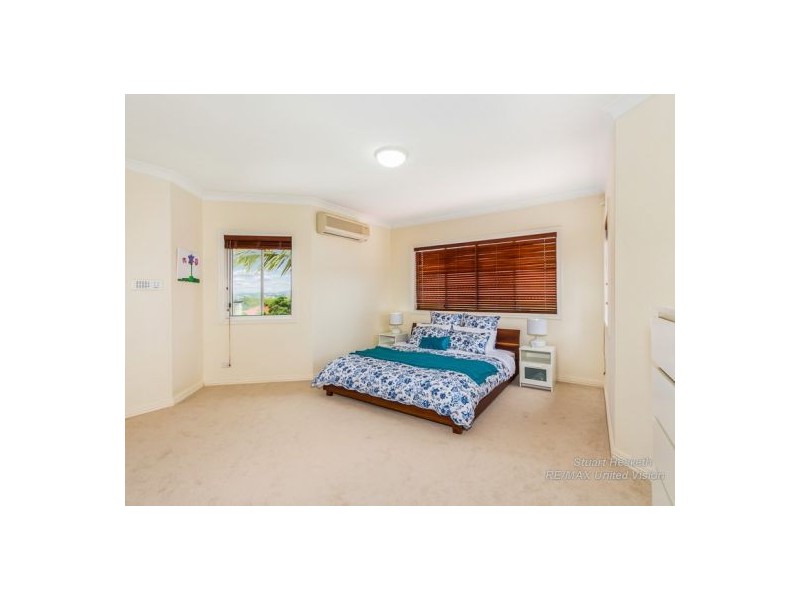 11 Sumner Place, Carindale QLD 4152