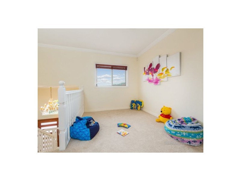 11 Sumner Place, Carindale QLD 4152