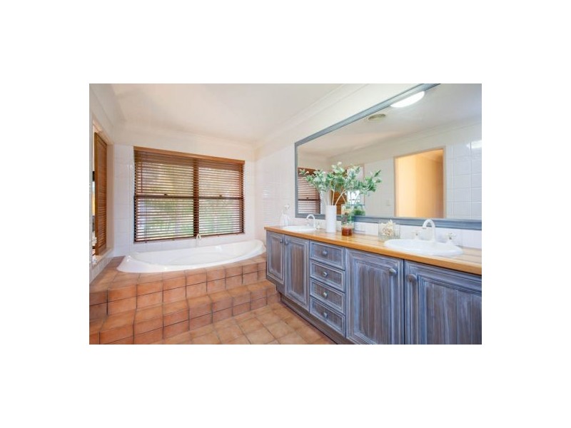 156 delaney cct, Carindale QLD 4152