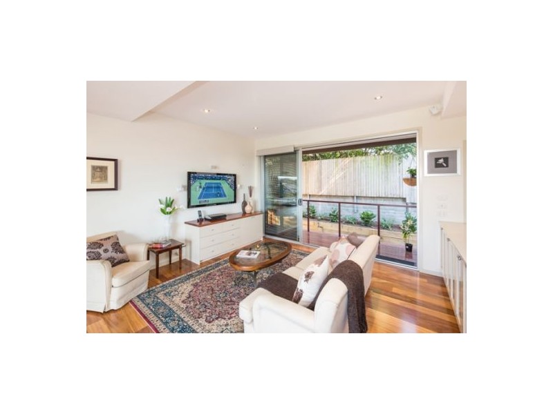 6B Hanworth Street, East Brisbane QLD 4169